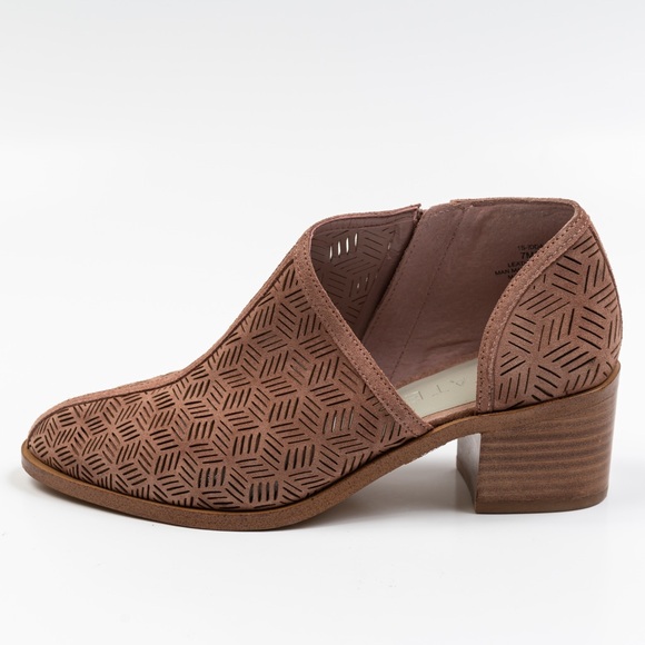 1. State Iddah Perforated Cutaway Bootie size 7 - Picture 5 of 11